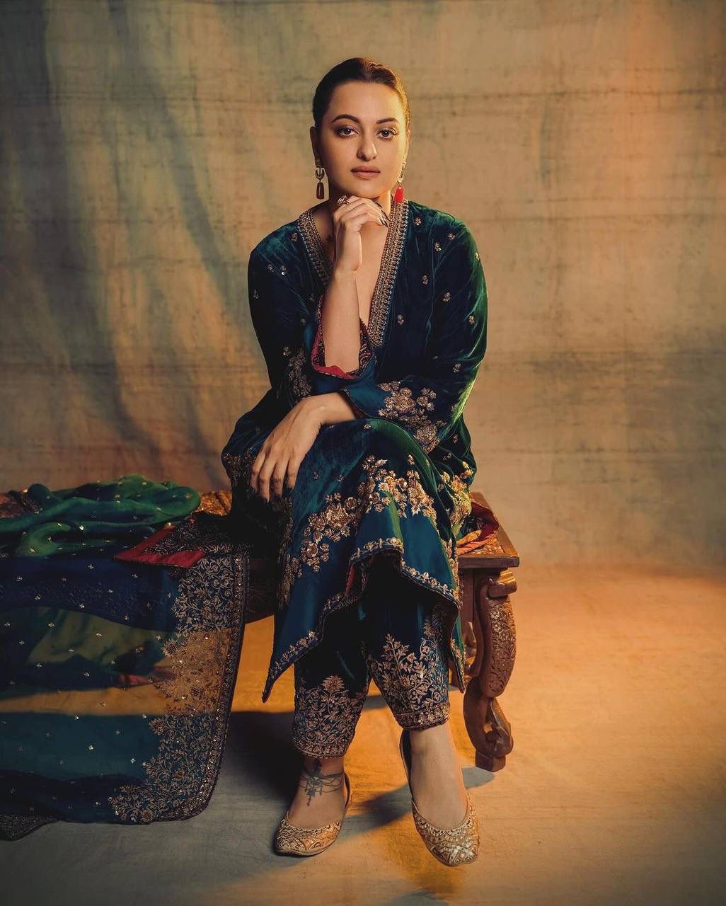 Blue Queen Premium Velvet Set