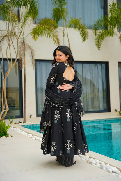 Siya’s Noir Bloom Black Maslin Digital Print Palazzo Set