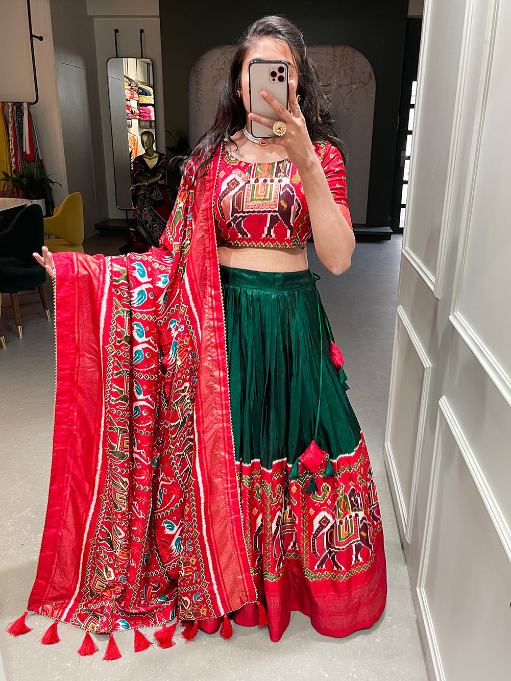 Rang Tarang: Graceful Green Patola Print Ensemble in Dola Silk